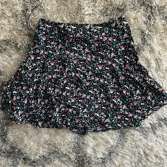 ZARA mini floral SKORT - Picture 3 of 4